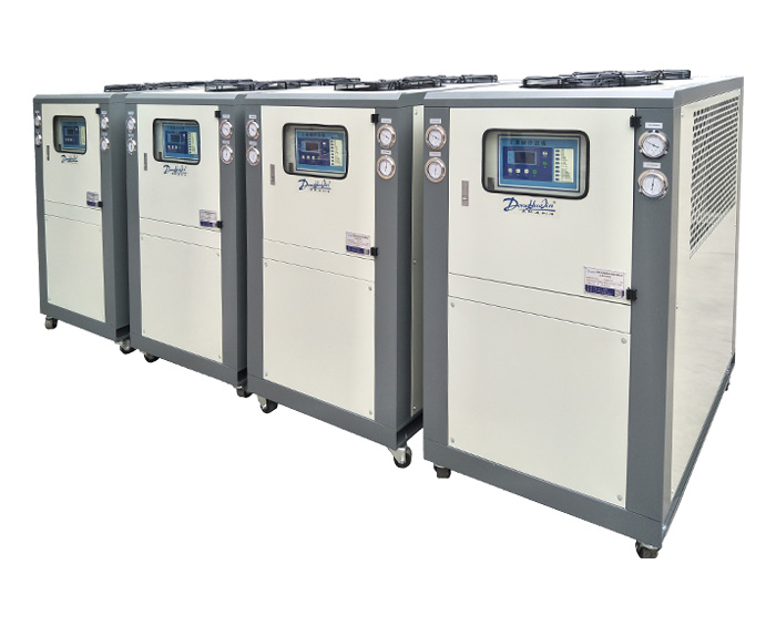 小型風(fēng)冷式冷水機